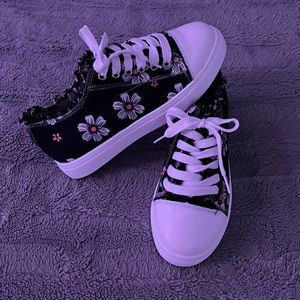 Flower print sneaker shoes
